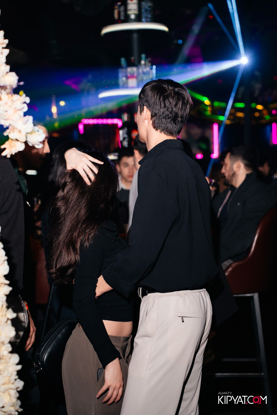 UYAT EMES BAR. КИПЯТКОМ АЛМАТЫ!