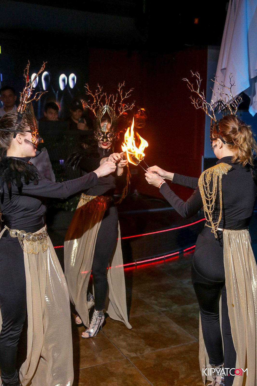 ARAGOSTA ДИСКО-БАР. КИПЯТКОМ АЛМАТЫ!