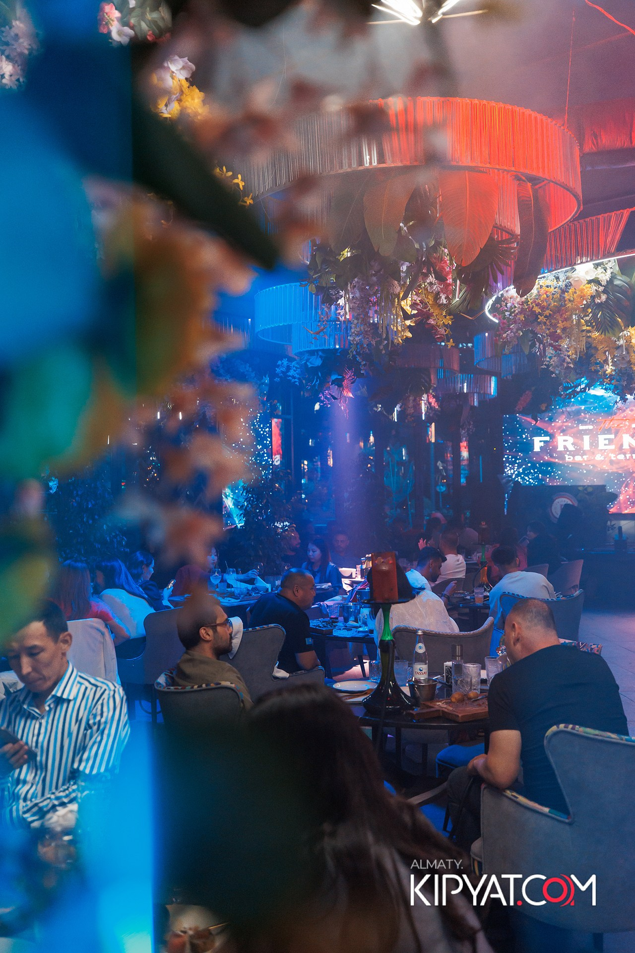 Friends bar & terrace. КИПЯТКОМ АЛМАТЫ!