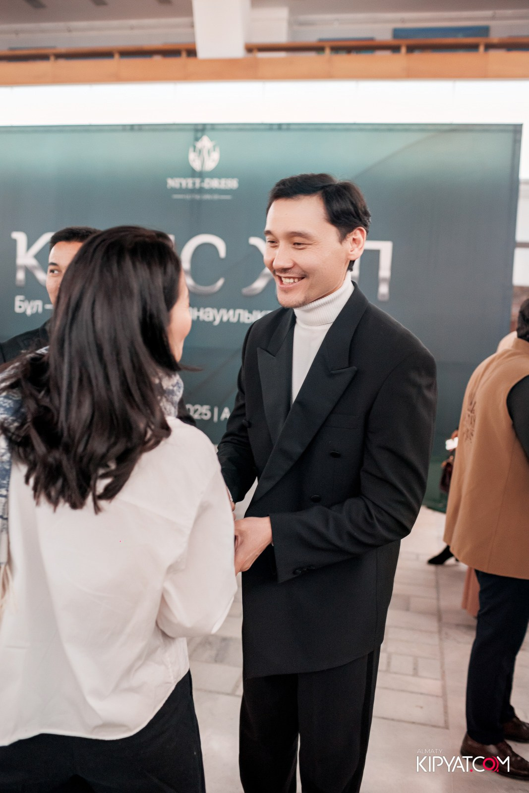 FASHION ПОКАЗ, КАЗАХСКОЙ НАЦИОНАЛЬНОЙ ОДЕЖДЫ. КИПЯТКОМ АЛМАТЫ!