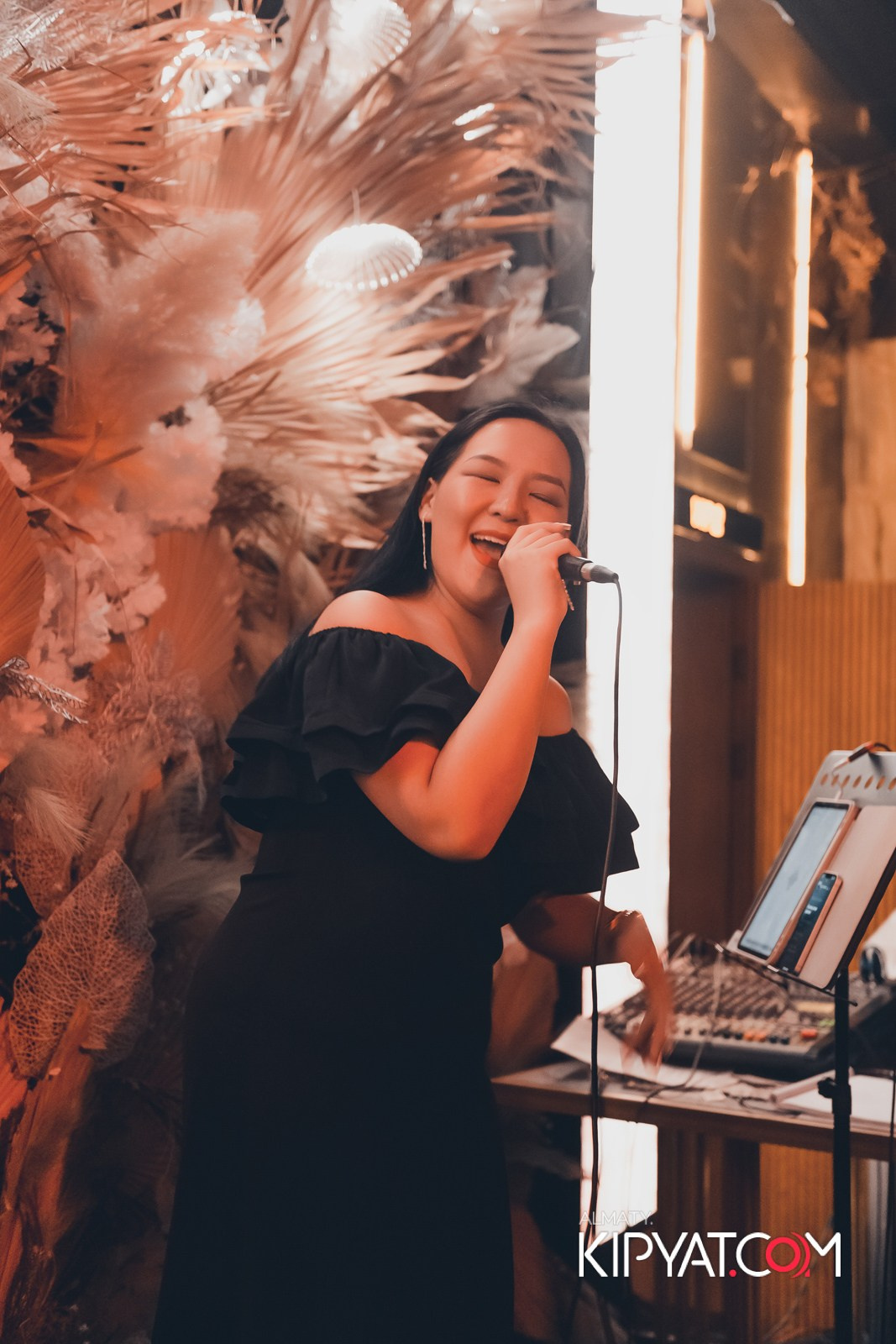 БАР ПАНАЕХАЛИ НА ДОСТЫК. КИПЯТКОМ АЛМАТЫ!