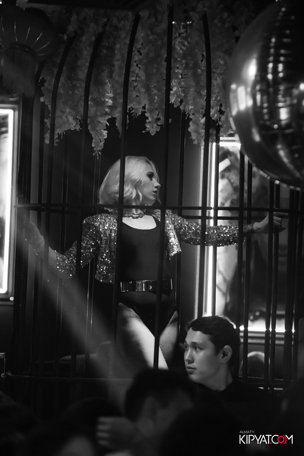 UYAT EMES BAR. КИПЯТКОМ АЛМАТЫ!