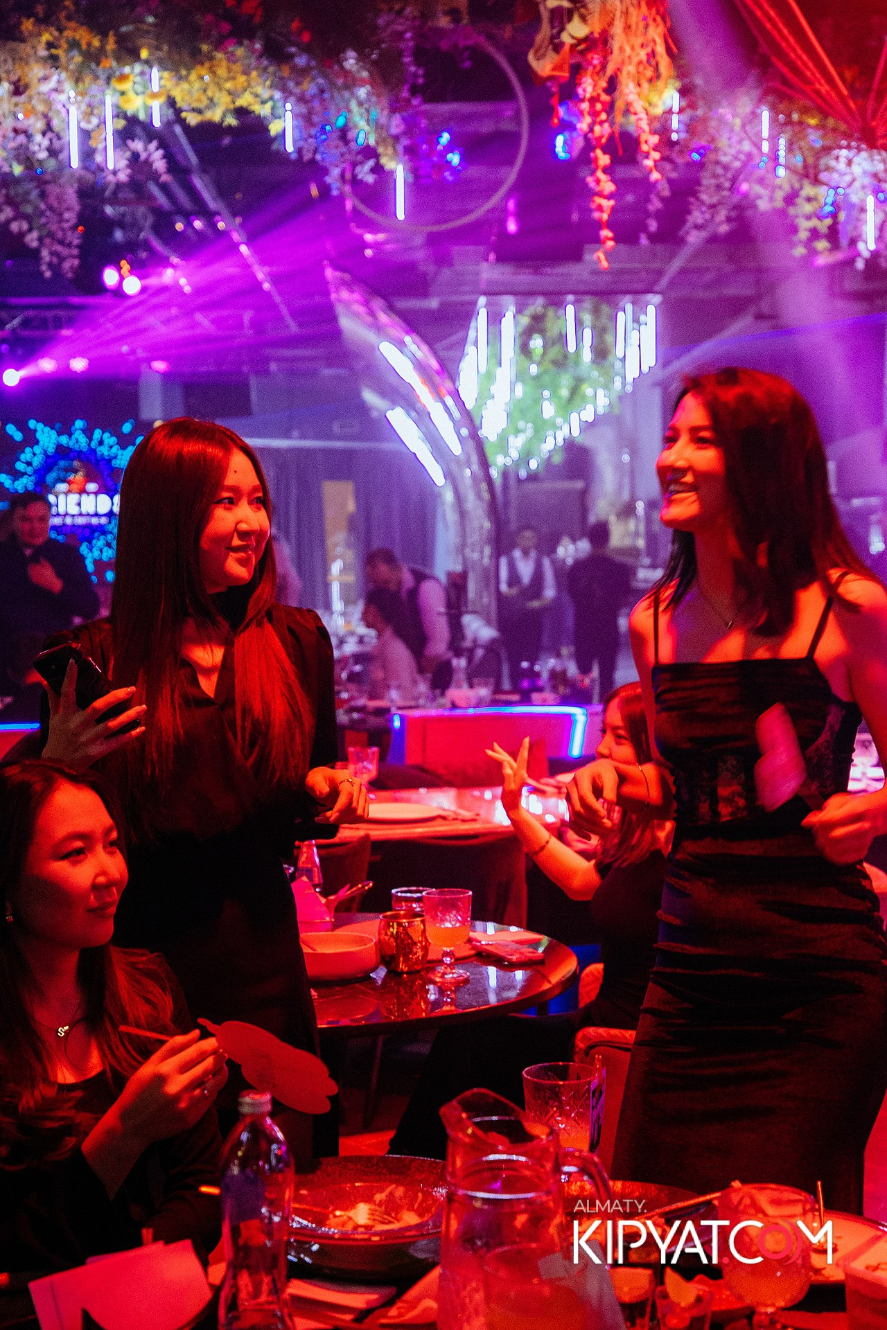 FRIENDS BAR & TERRACE. КИПЯТКОМ АЛМАТЫ! Фотосъемка мероприятий в Алматы