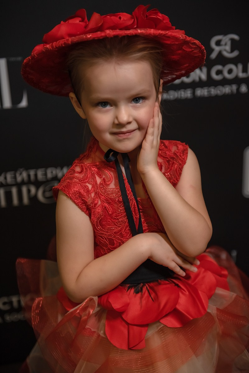 SochiFashionWeek2024 дизайнер Анохина Светлана. Семейный и коммерческий фотограф в Сочи Александр Бодунов