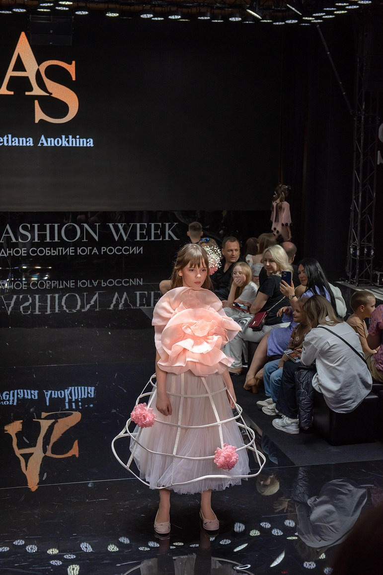 SochiFashionWeek2024 дизайнер Анохина. Семейный и коммерческий фотограф в Сочи Александр Бодунов