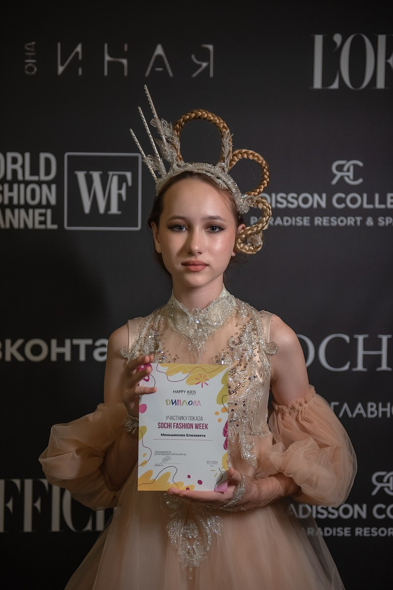 SochiFashionWeek2024 дизайнер Анохина Светлана. Семейный и коммерческий фотограф в Сочи Александр Бодунов