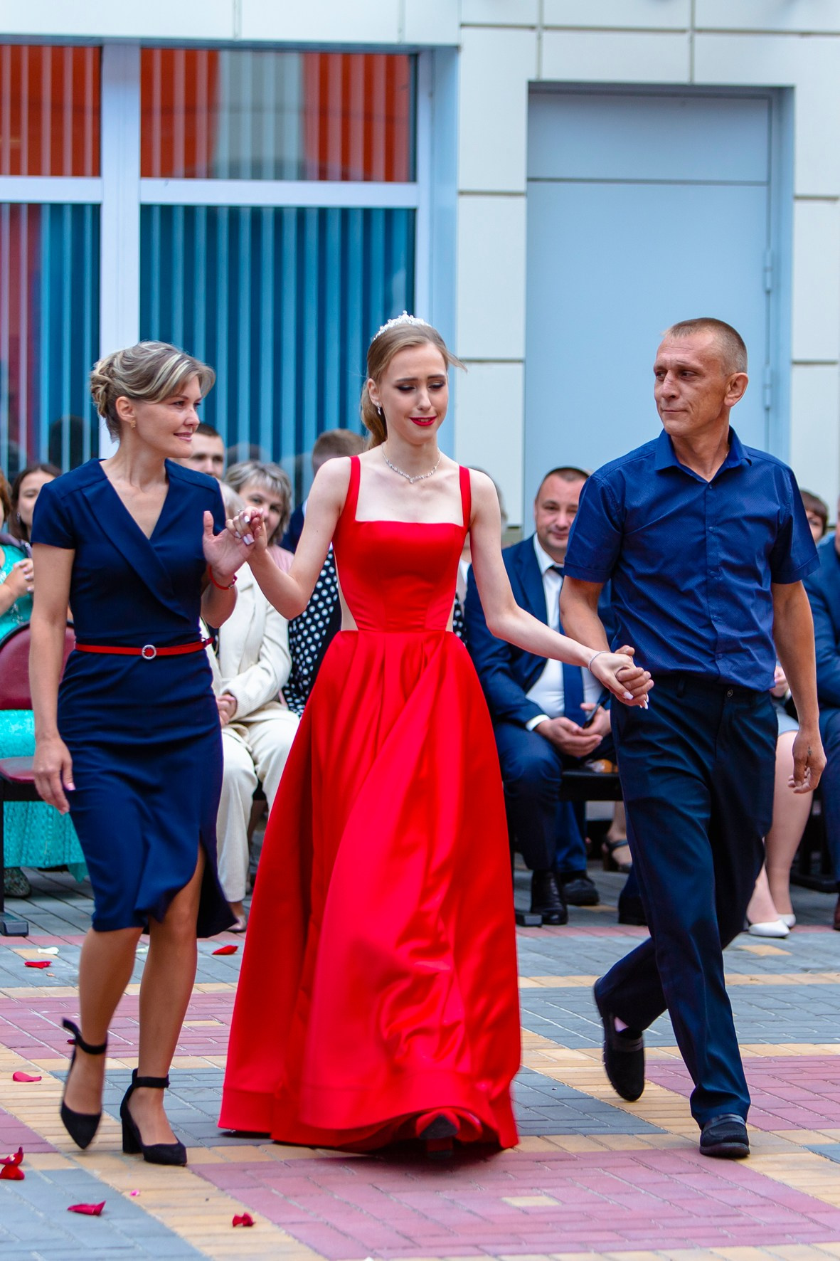 Выпускной вечер. Профессиональная съёмка и монтаж фото&видео в Курске и области