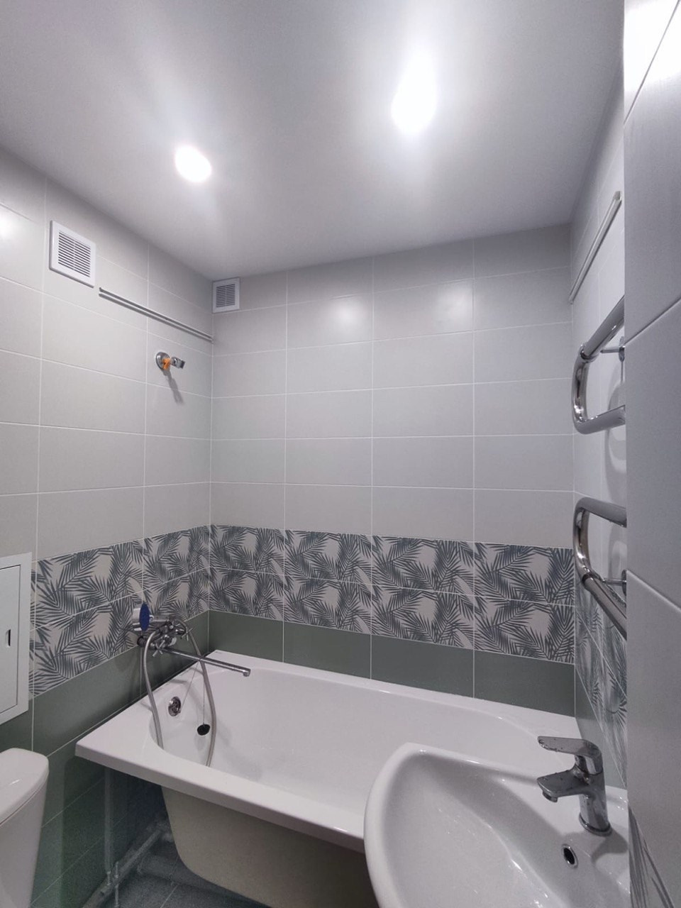 Ванная комната (ул. А. Губкина д. 1). Ремонт санузла, туалета, ванной под ключ в Казани. Укладка плитки