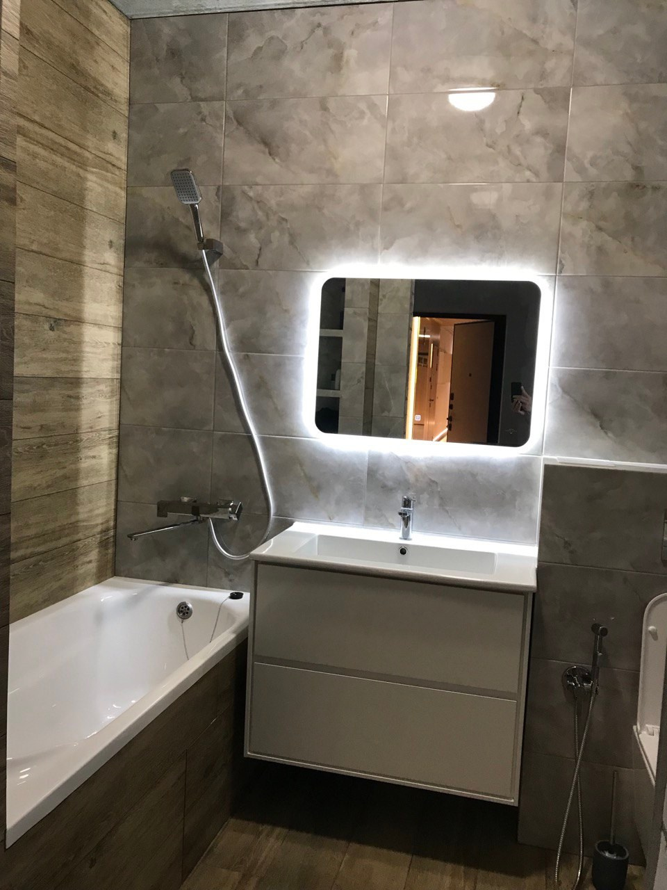 Ванная комната (ул. Хасанова д. 13). Ремонт санузла, туалета, ванной под ключ в Казани. Укладка плитки