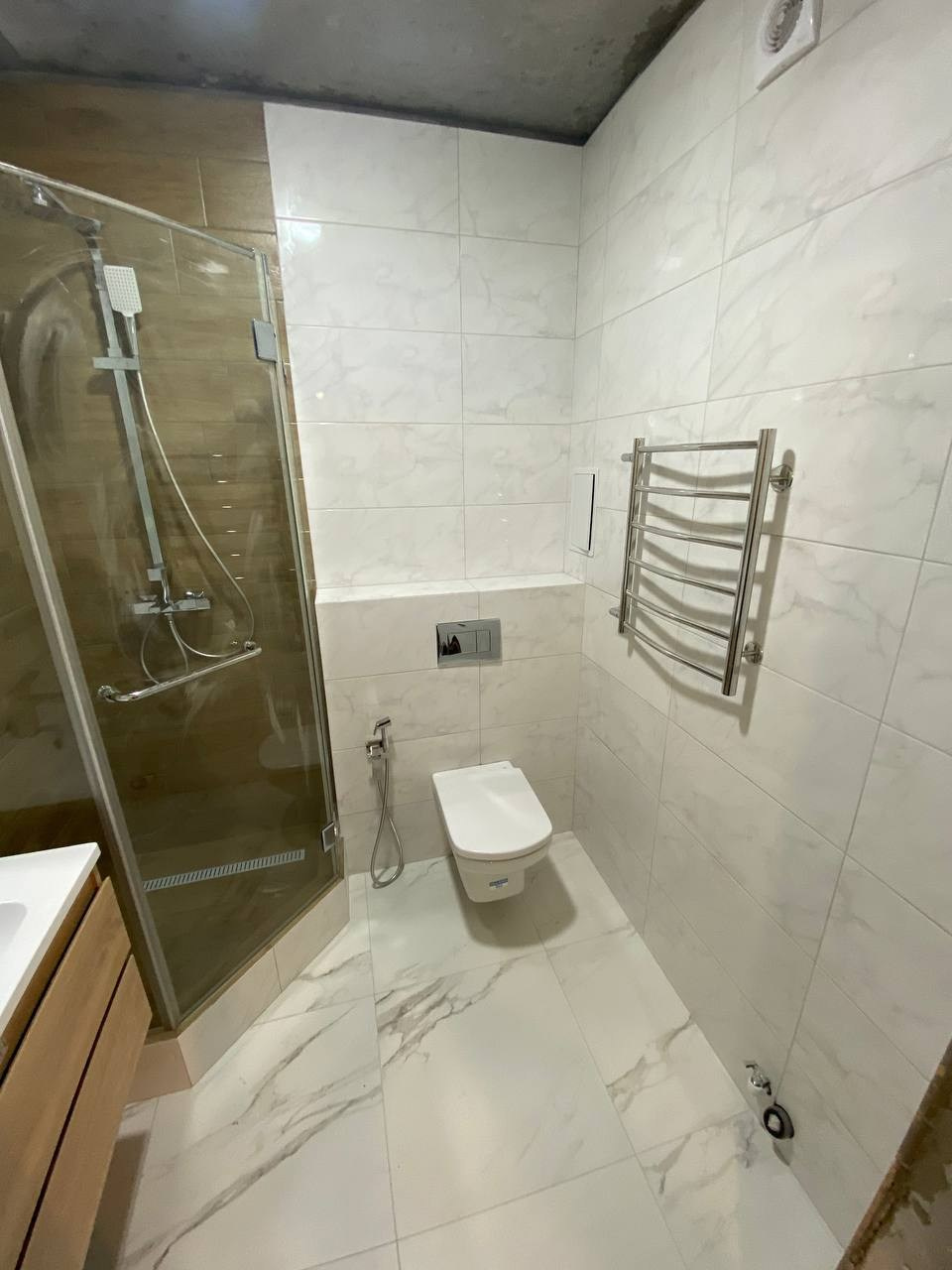 Ванная комната (ул. Краснококшайская д. 84а). Ремонт санузла, туалета, ванной под ключ в Казани. Укладка плитки