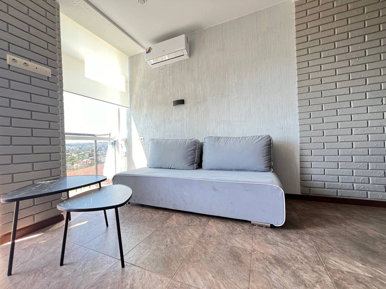 Классная двухуровневая квартира с потрясающим видом на город, со своей парковкой. Квартиры посуточно, длительно в Сочи, LARA APART GROUP