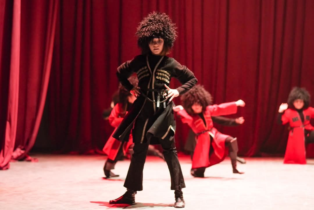 Грузинский танец. Портретный фотограф Денис Милютин