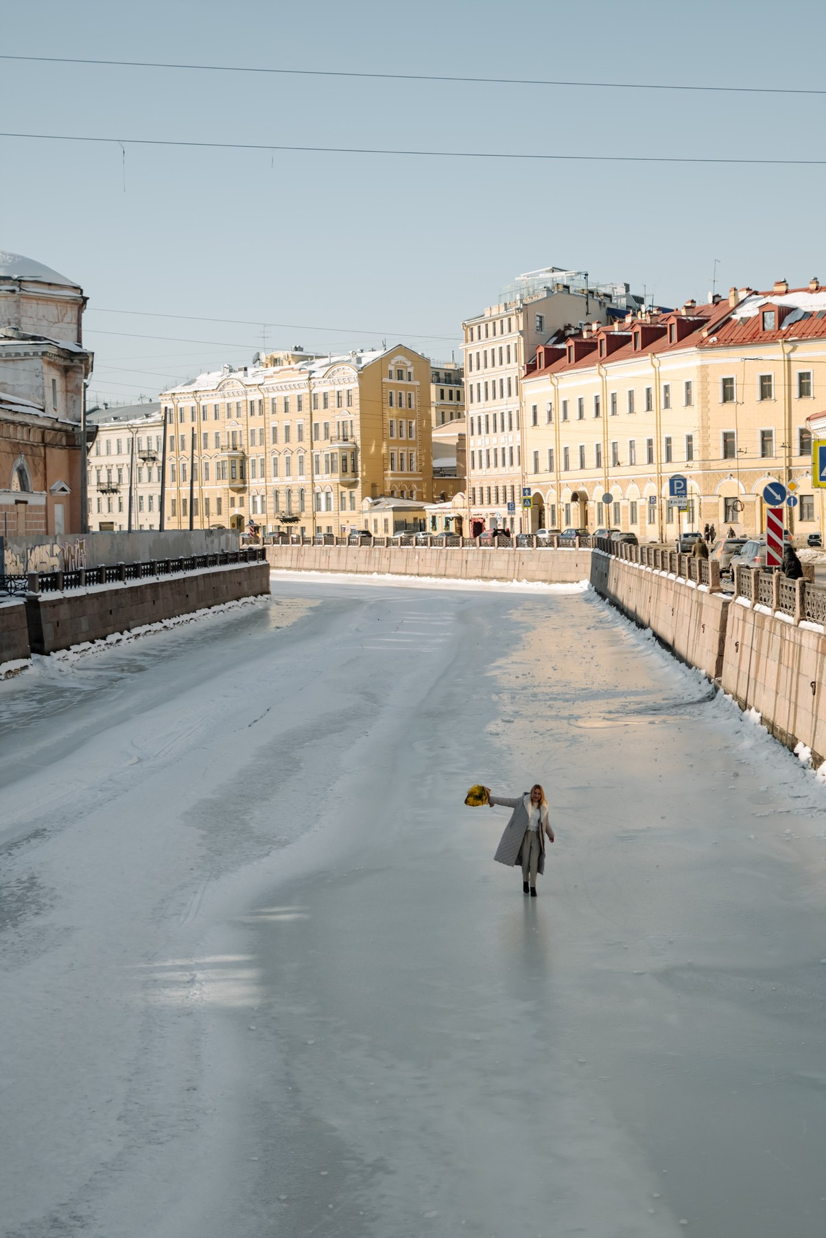 Прогулка с цветами по улицам и каналам. Свадебный и семейный фотограф в Санкт-Петербурге Елена Худякова