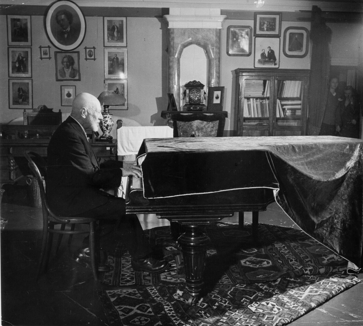 Фотографы, изменившие мир: Роберт Каппа. Фотограф Антон Швец — Монохромная реальность