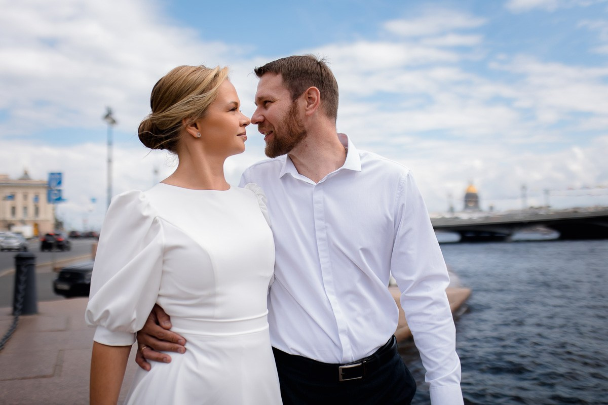 Свадебная фотосессия на улице. Свадебный фотограф в Санкт-Петербурге Антон Владимиров