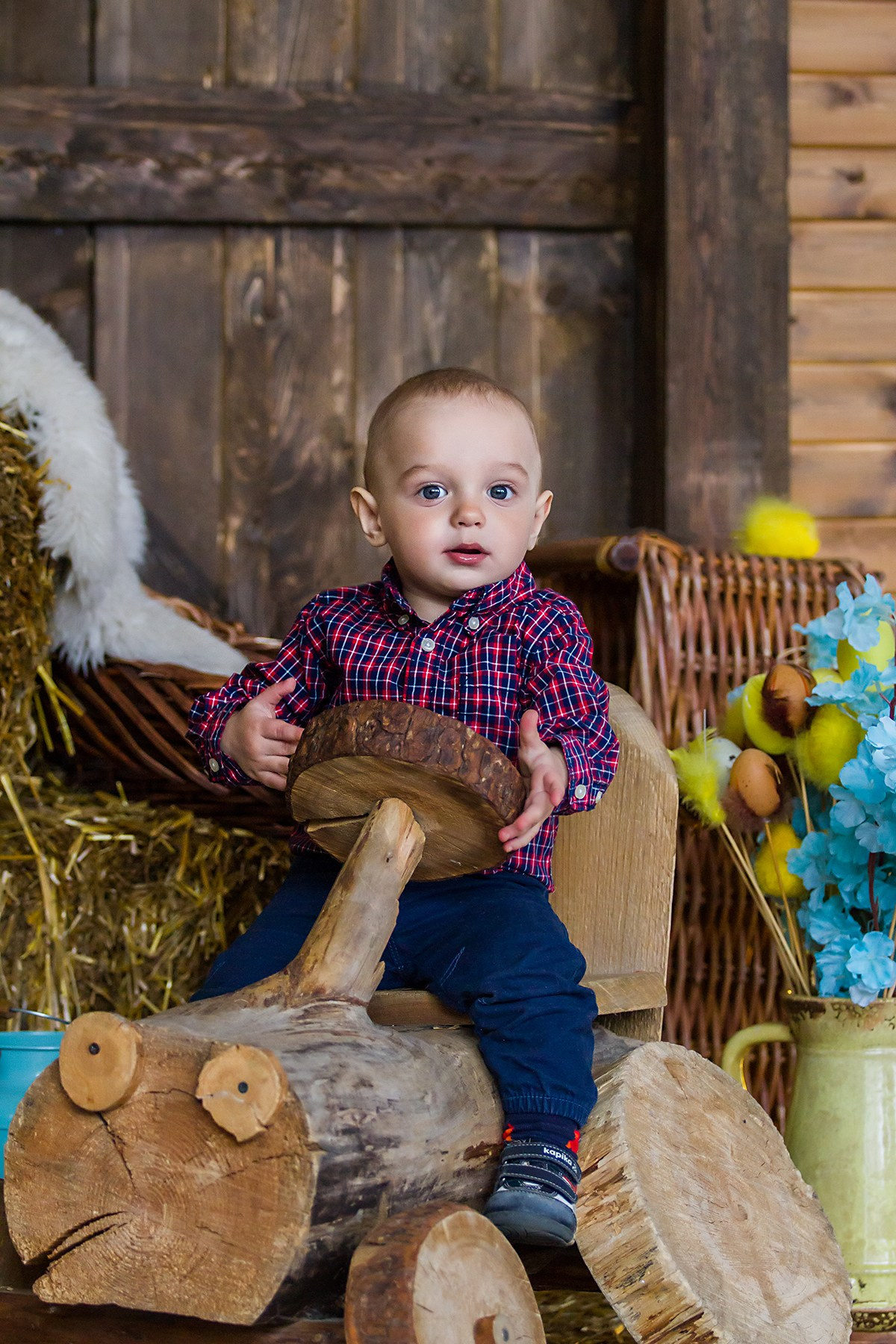 Семейная фотосессия в студии с весенней тематикой, Пасха и кролик. Семейный и детский фотограф в Москве Мария Быкова