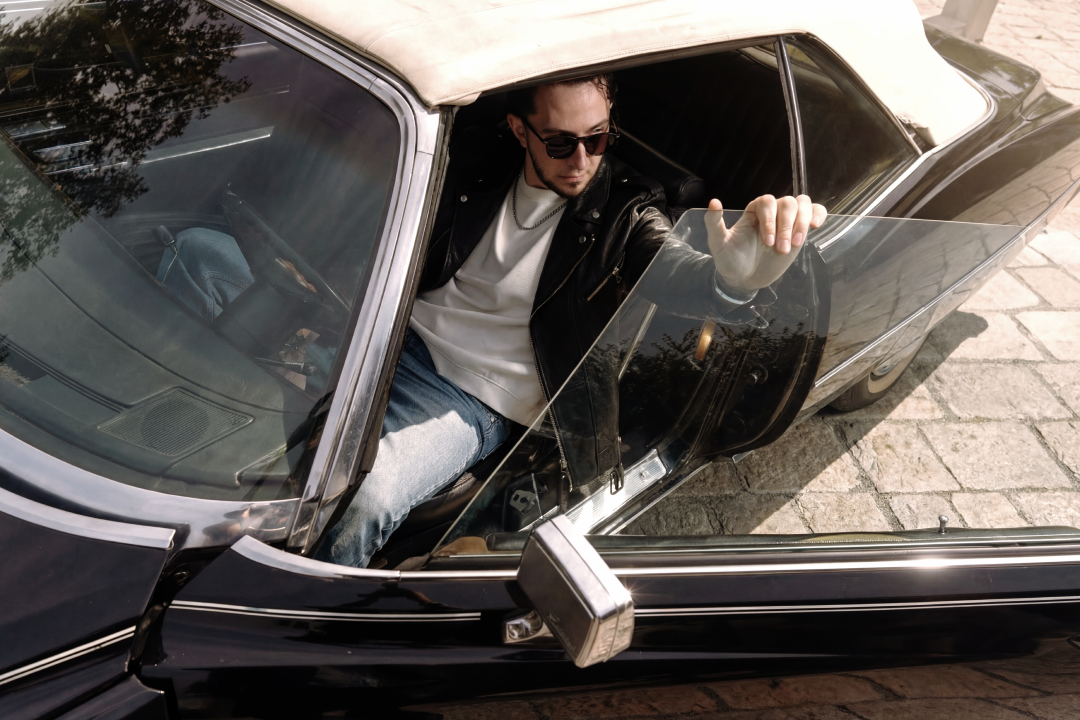 Роман Мануйлов. Антон Вельт, арт-директор, фотограф