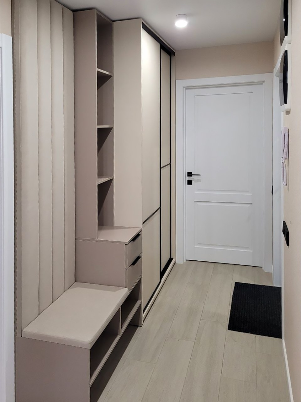 Шкафы, гардеробные и прихожие на заказ в Евпатории. Мебель на заказ в Евпатории