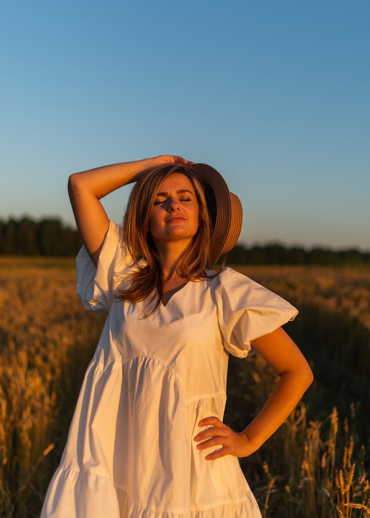 Поле, закат и наши улыбки. Фотограф Мария Ковкова