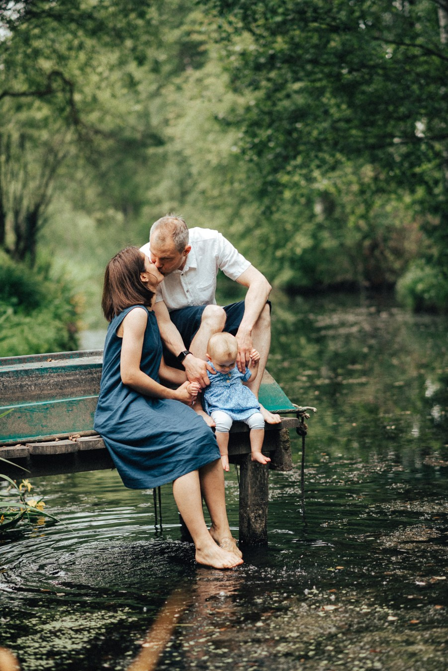 Коля, Ксюша, Саша, Андрей, Кира и бабушки | на даче