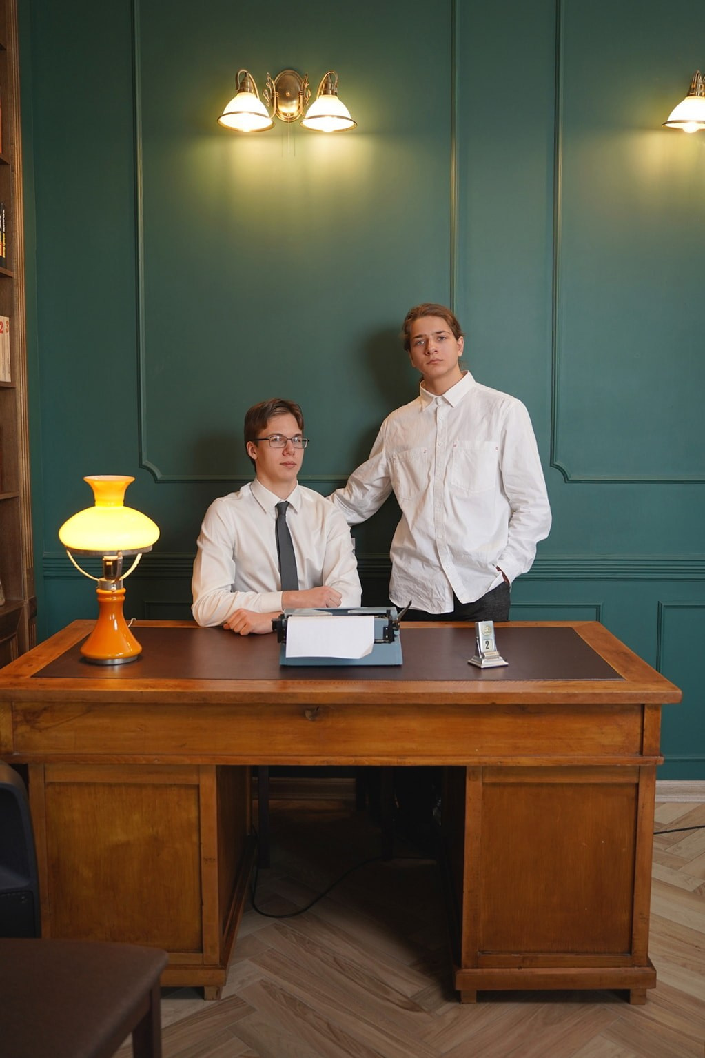 Выпускные альбомы Красноярск: фотосессия в Квартире Академика. СИГМА | Студия выпускных альбомов Красноярск