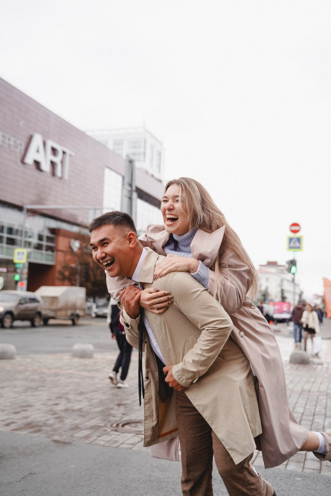 На улице. Женский и семейный лайфстайл фотограф в Уфе Лайт Альбина