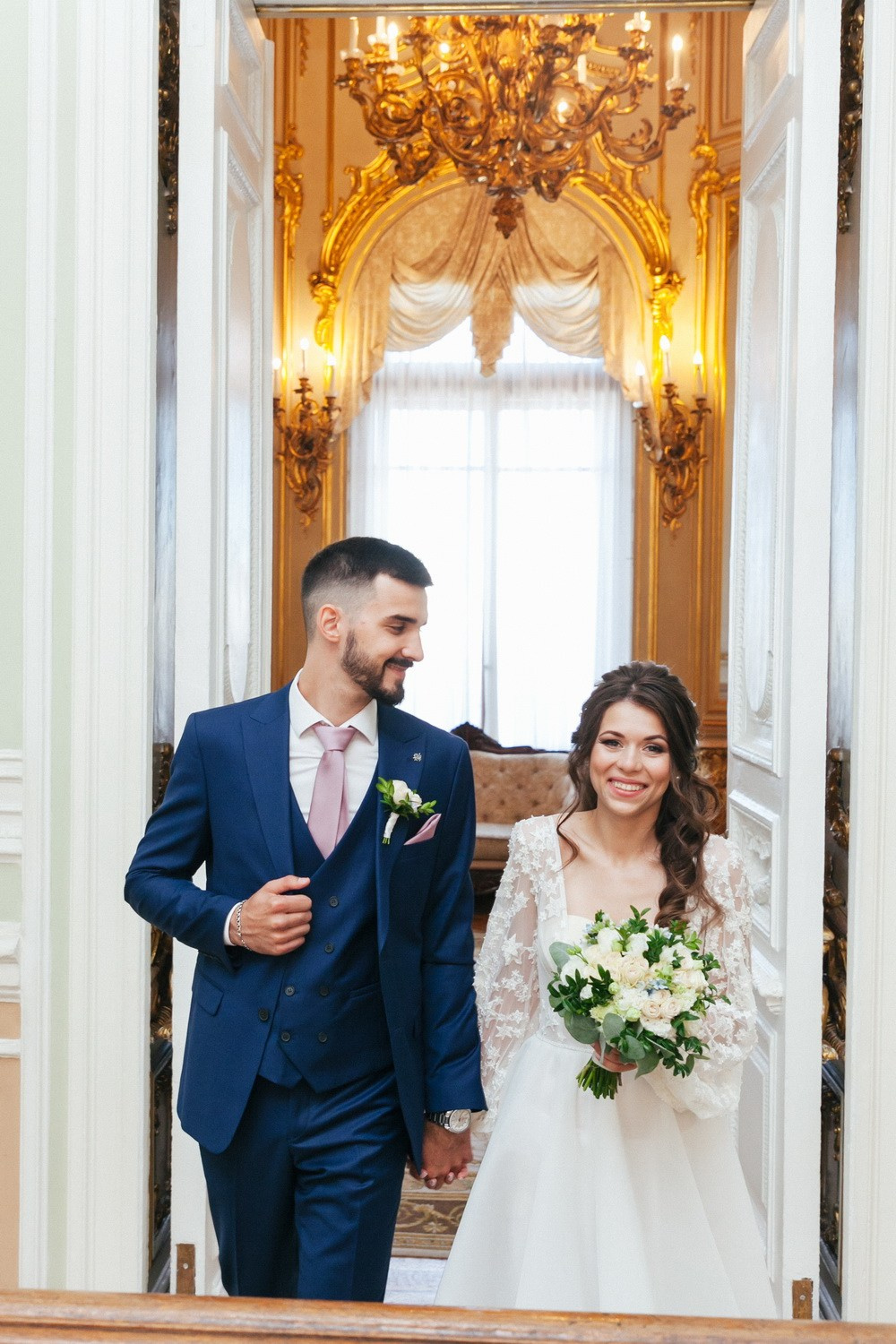 Свадебная фотопрогулка по СПб. Фотограф крещение венчание в Петербурге! Помогает подобрать храм и посоветовал душевного батюшку в СПб