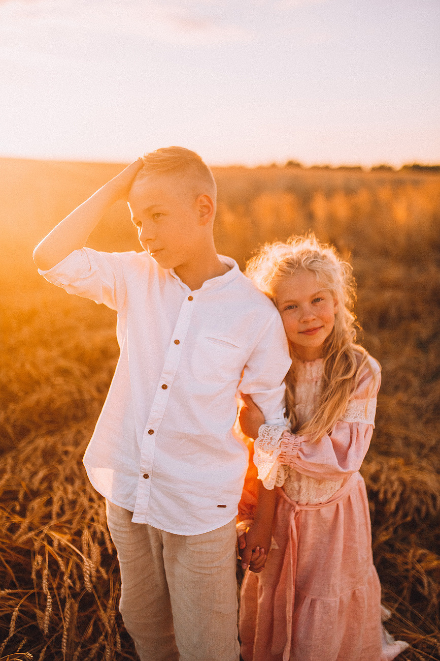 Золотой закат в пшенице. Свадебный и семейный фотограф Москва Екатерина Верижникова