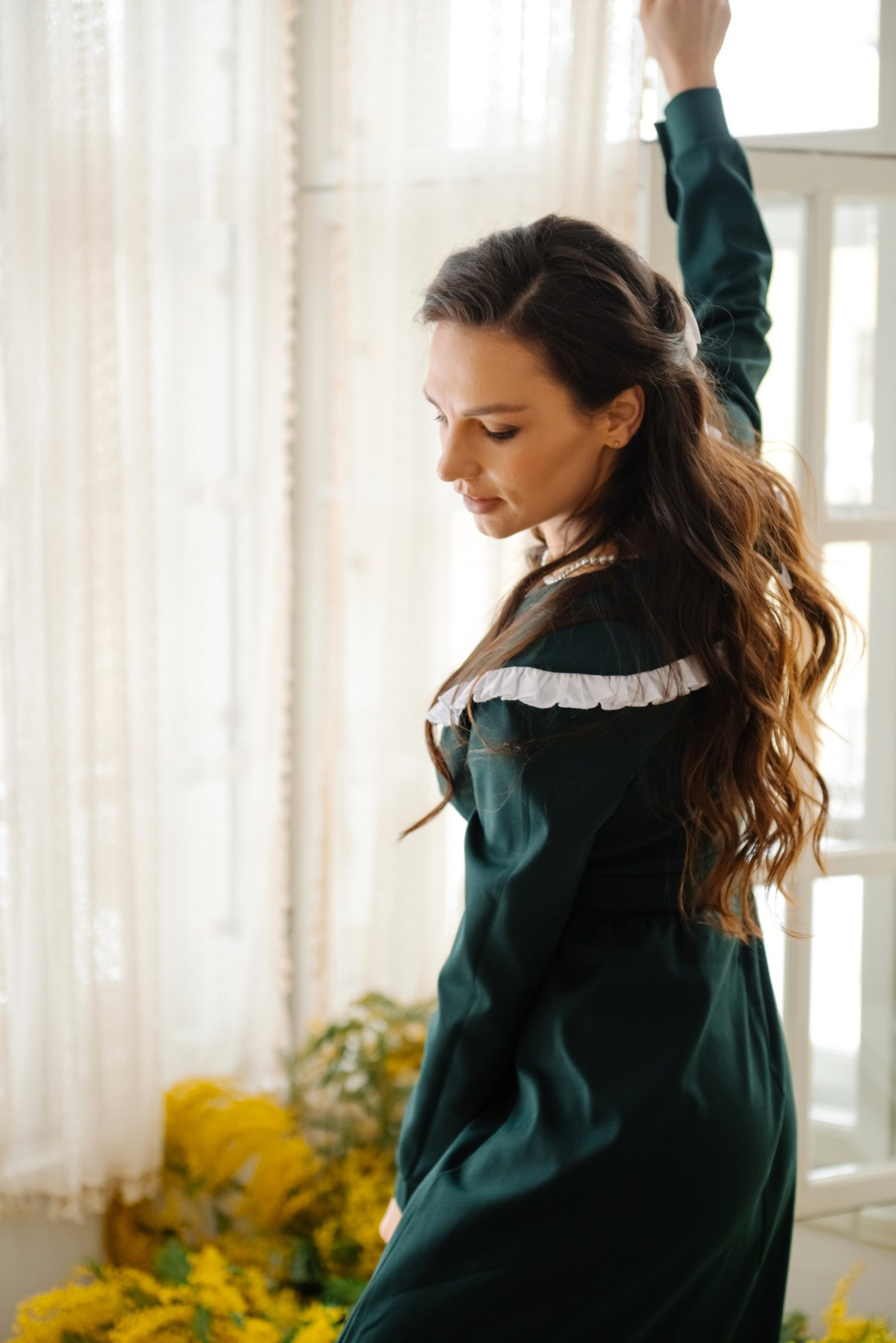 Анастасия с мимозой. Свадебный и сеейный фотограф в Санкт-Петербурге Елена Худякова