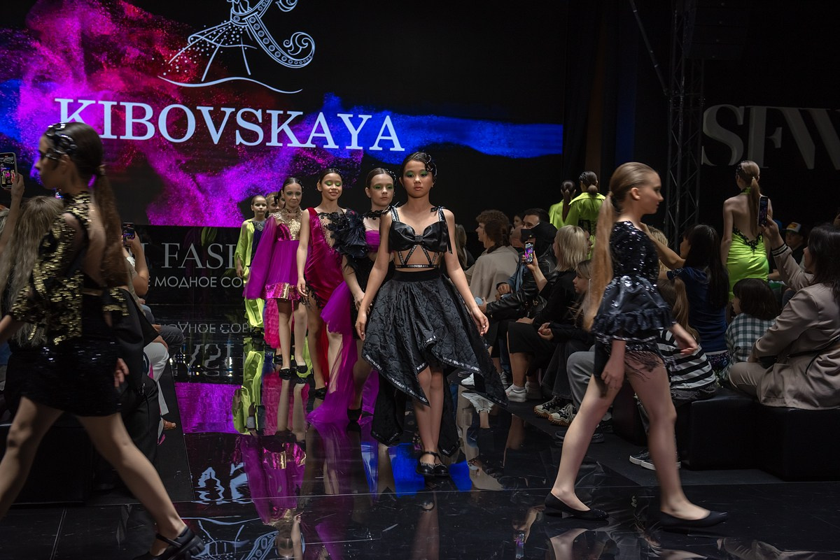 SochiFashionWeek2024 дизайнер Кибовская. Семейный и коммерческий фотограф в Сочи Александр Бодунов