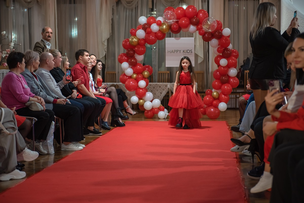 Выпускной в детской школе моделей HAPPYkids 2024. Семейный и коммерческий фотограф в Сочи Александр Бодунов