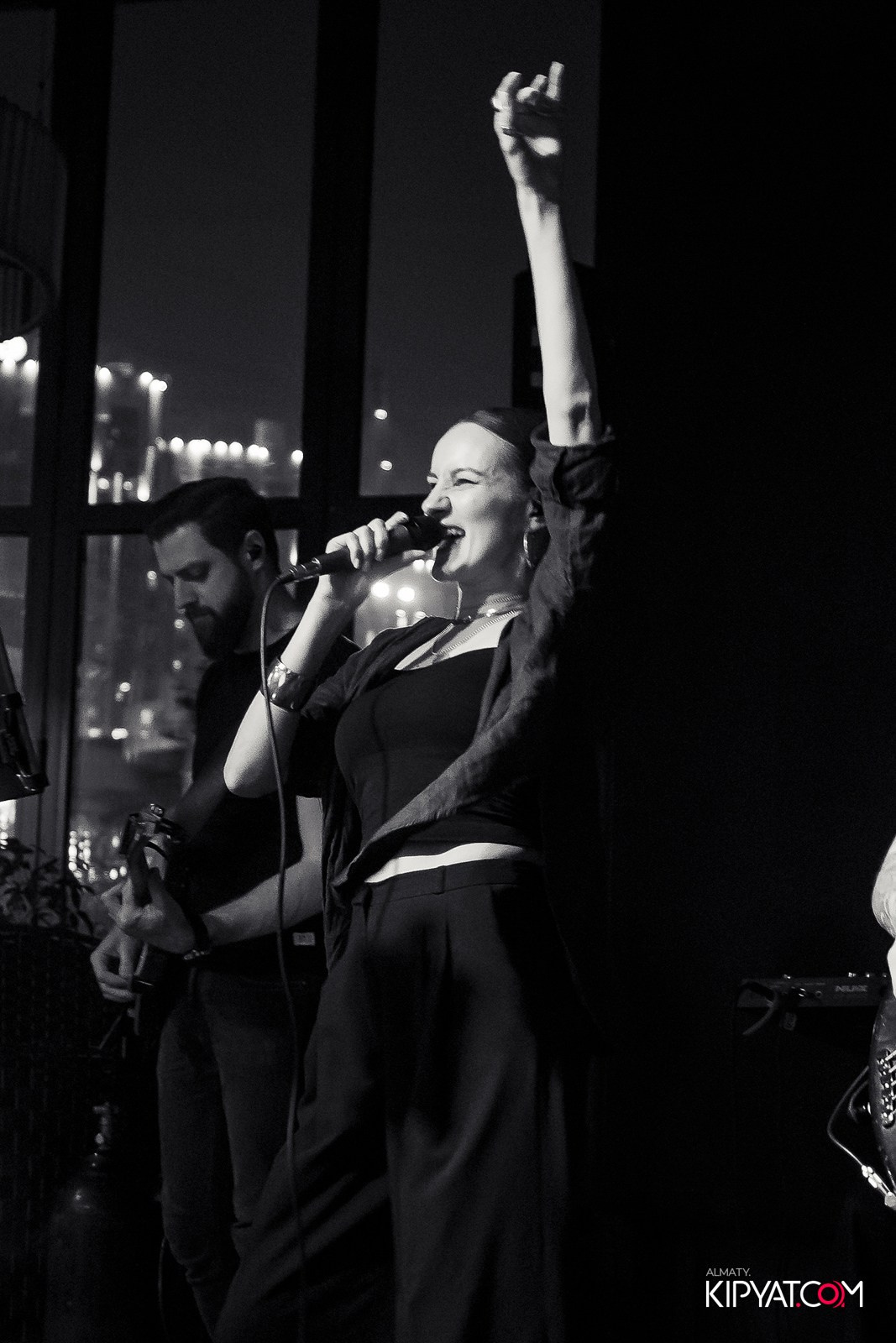 FRIENDS BAR & TERRAACE. КИПЯТКОМ АЛМАТЫ!