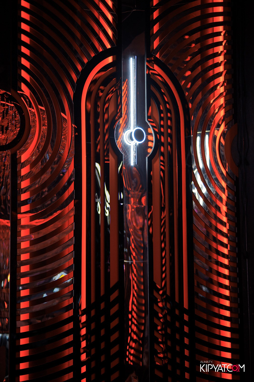 FRIENDS BAR & TERRACE. КИПЯТКОМ АЛМАТЫ!