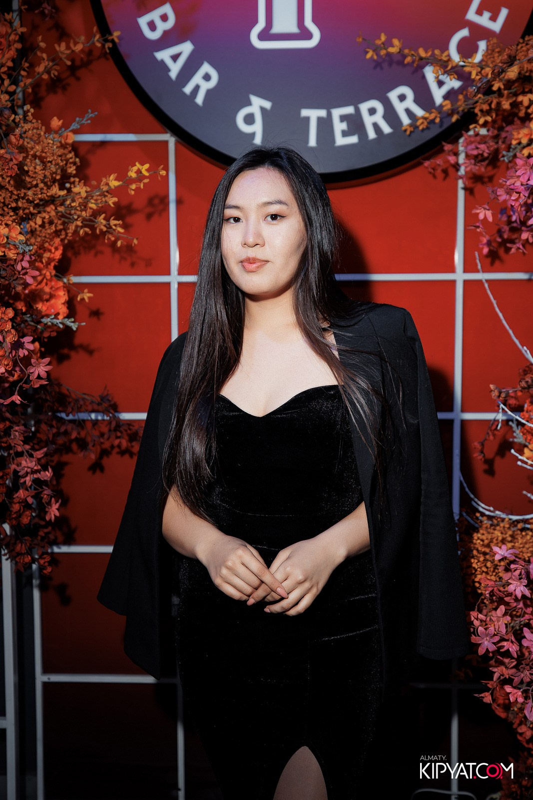 FRIENDS BAR & TERRACE. КИПЯТКОМ АЛМАТЫ!