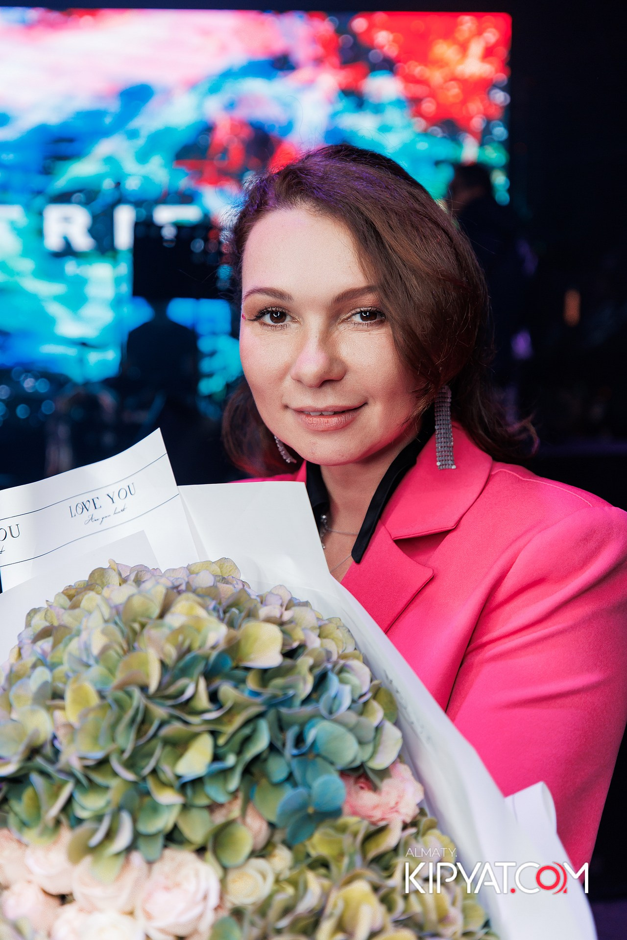 FRIENDS BAR & TERRACE. КИПЯТКОМ АЛМАТЫ!