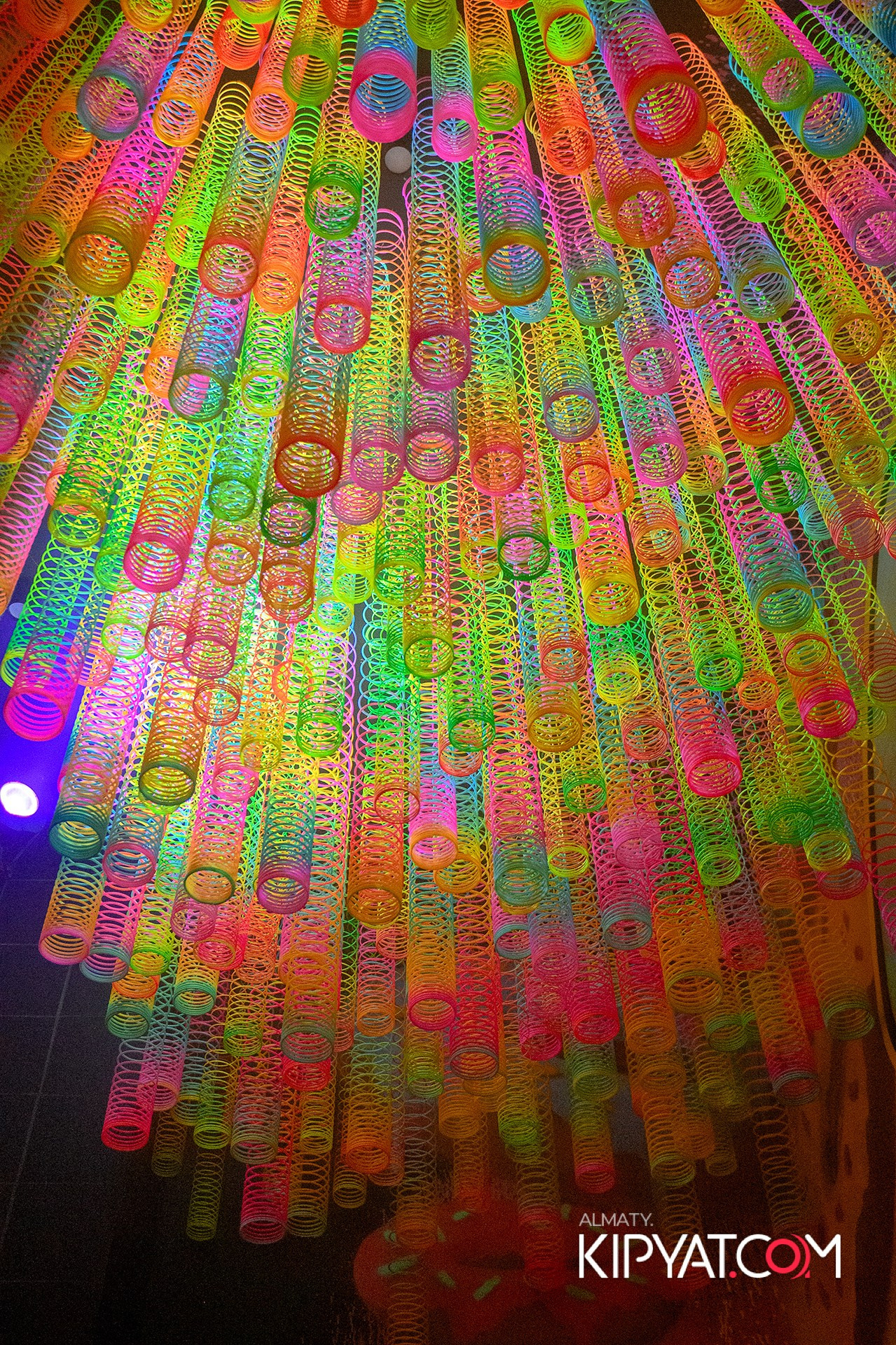 SANTA BARBARA ВЫСТУПЛЕНИЕ ГРУППЫ БРАТЬЯ ГРИММ. КИПЯТКОМ АЛМАТЫ!