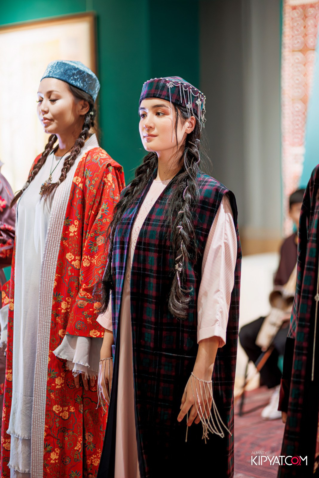 FASHION ПОКАЗ, КАЗАХСКОЙ НАЦИОНАЛЬНОЙ ОДЕЖДЫ. КИПЯТКОМ АЛМАТЫ!