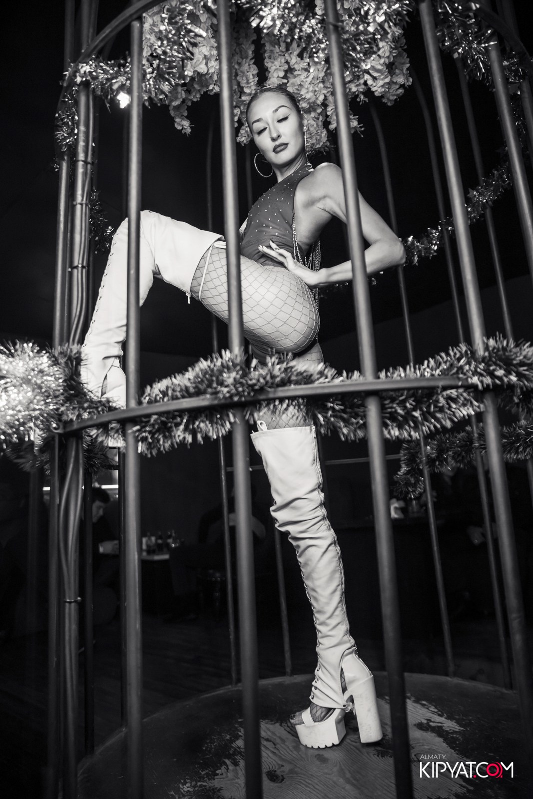 UYAT EMES BAR. КИПЯТКОМ АЛМАТЫ!