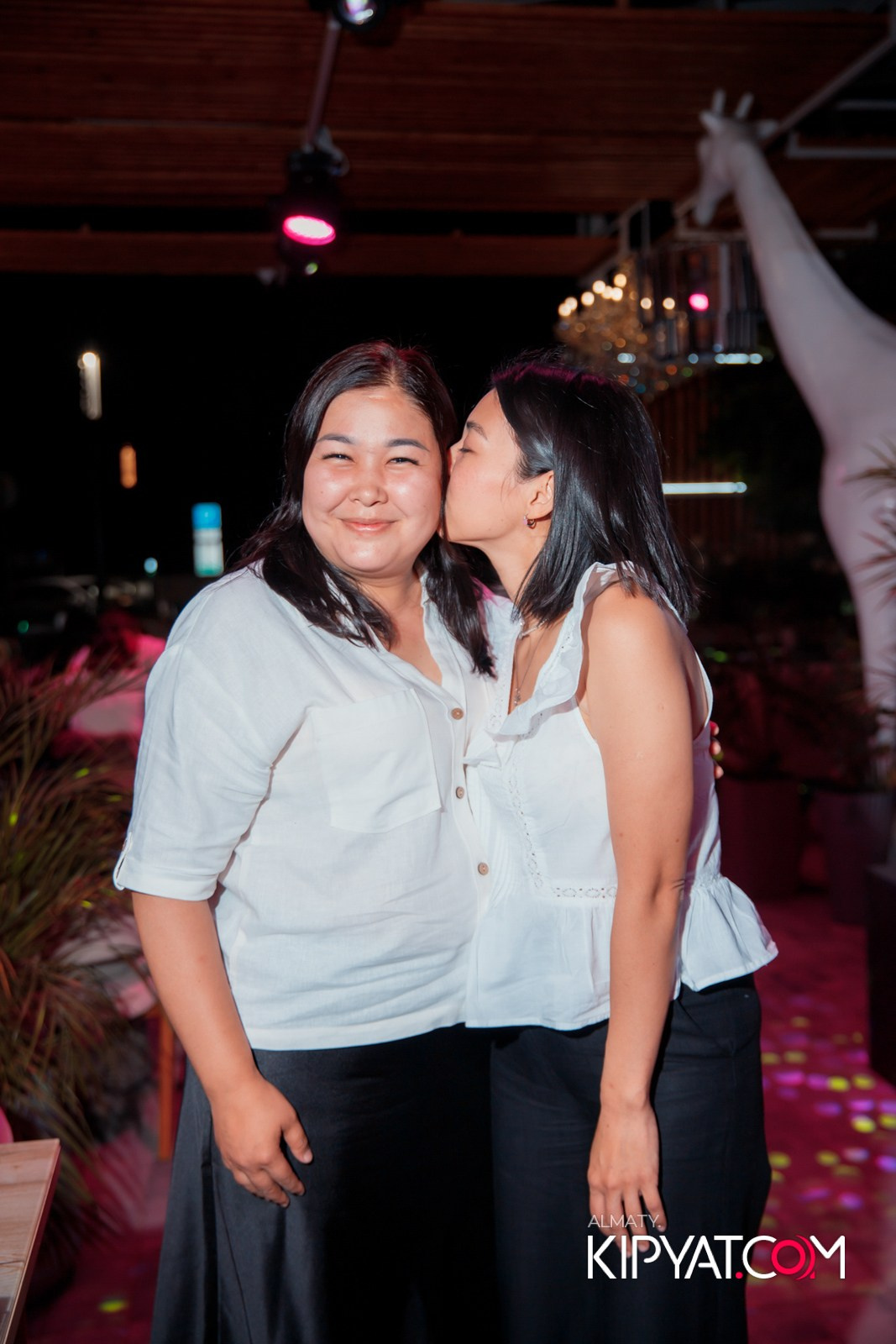 FRIENDS BAR & TERRACE. КИПЯТКОМ АЛМАТЫ!