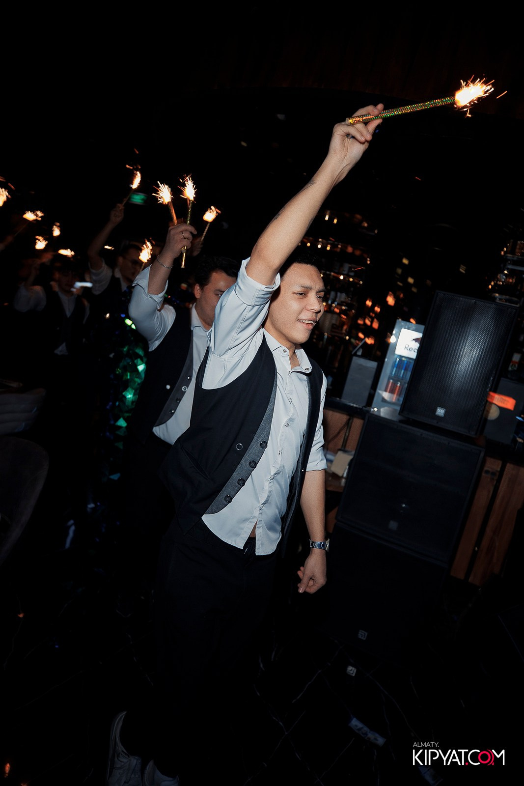 MOOD BAR & KARAOKE. КИПЯТКОМ АЛМАТЫ!