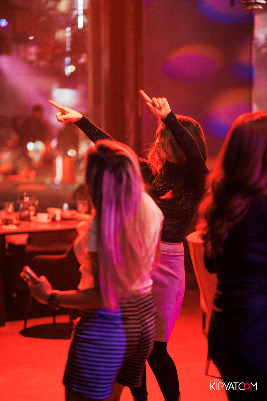 FRIENDS BAR & TERRACE. КИПЯТКОМ АЛМАТЫ!