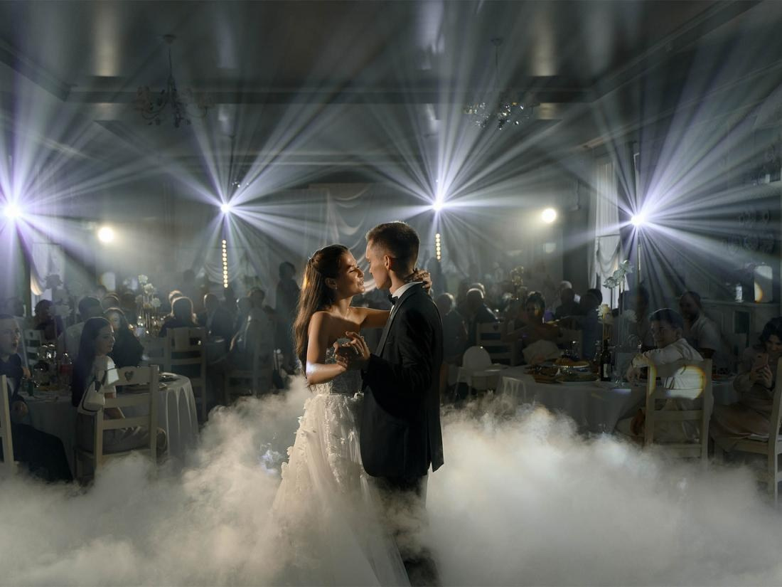 ИВЕНТОВЫЙ СВЕТ (EVENT LIGHT) НА СВАДЬБЕ. Фото и видеосъемка в Кызыле, аэросъемка Кызыл, фотограф, видеограф