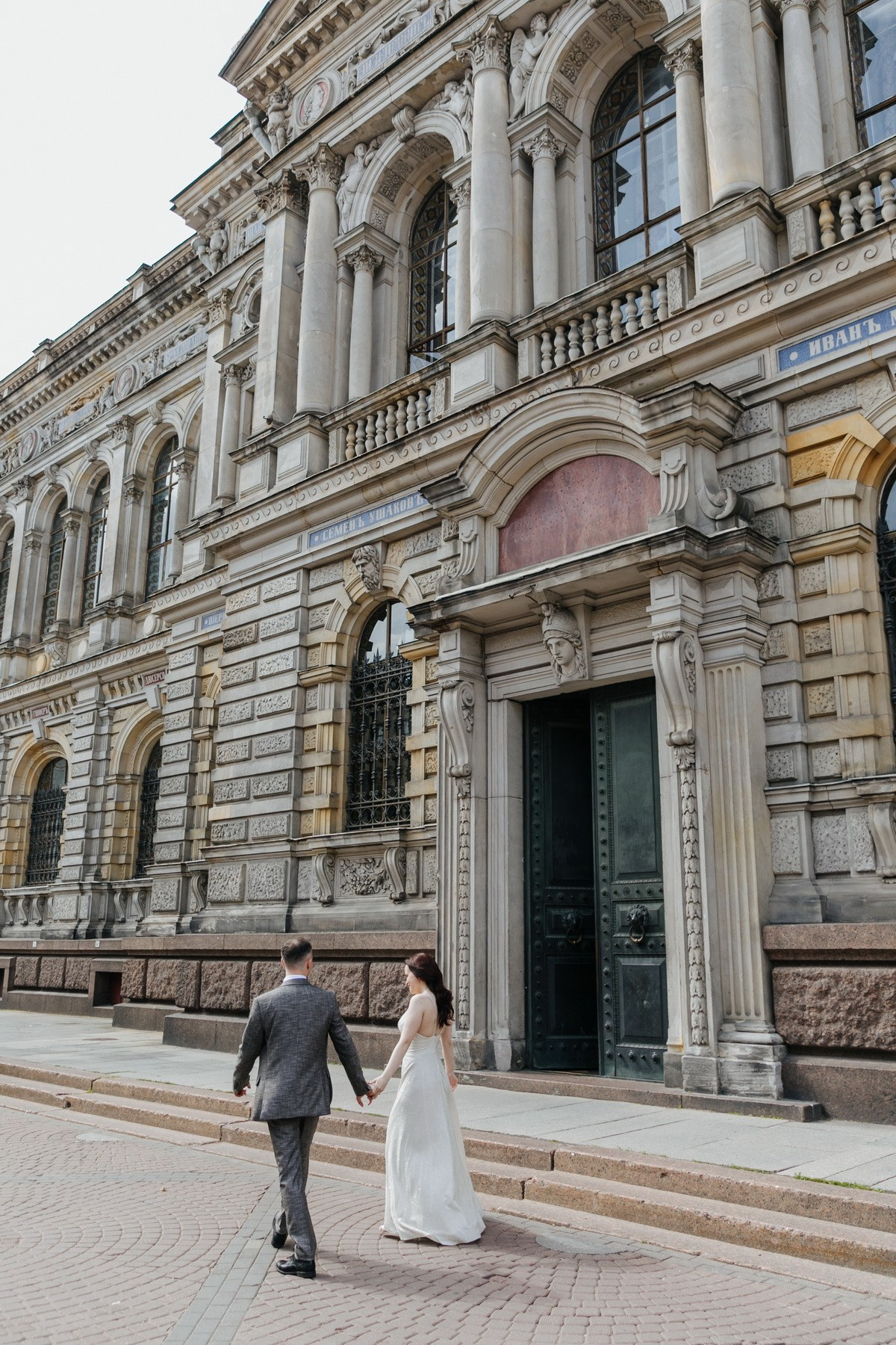 Свадебная прогулка в СПб, фотограф Денис Дорфф. Фотограф крещение венчание в Петербурге! Помогает подобрать храм и посоветовал душевного батюшку в СПб