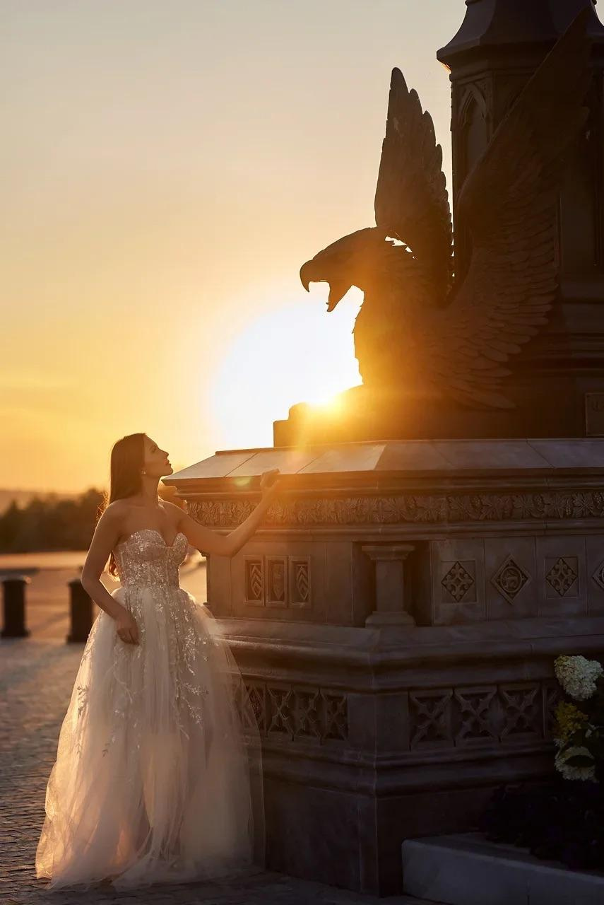 гриффоны на закате  в замке Гарибальди 