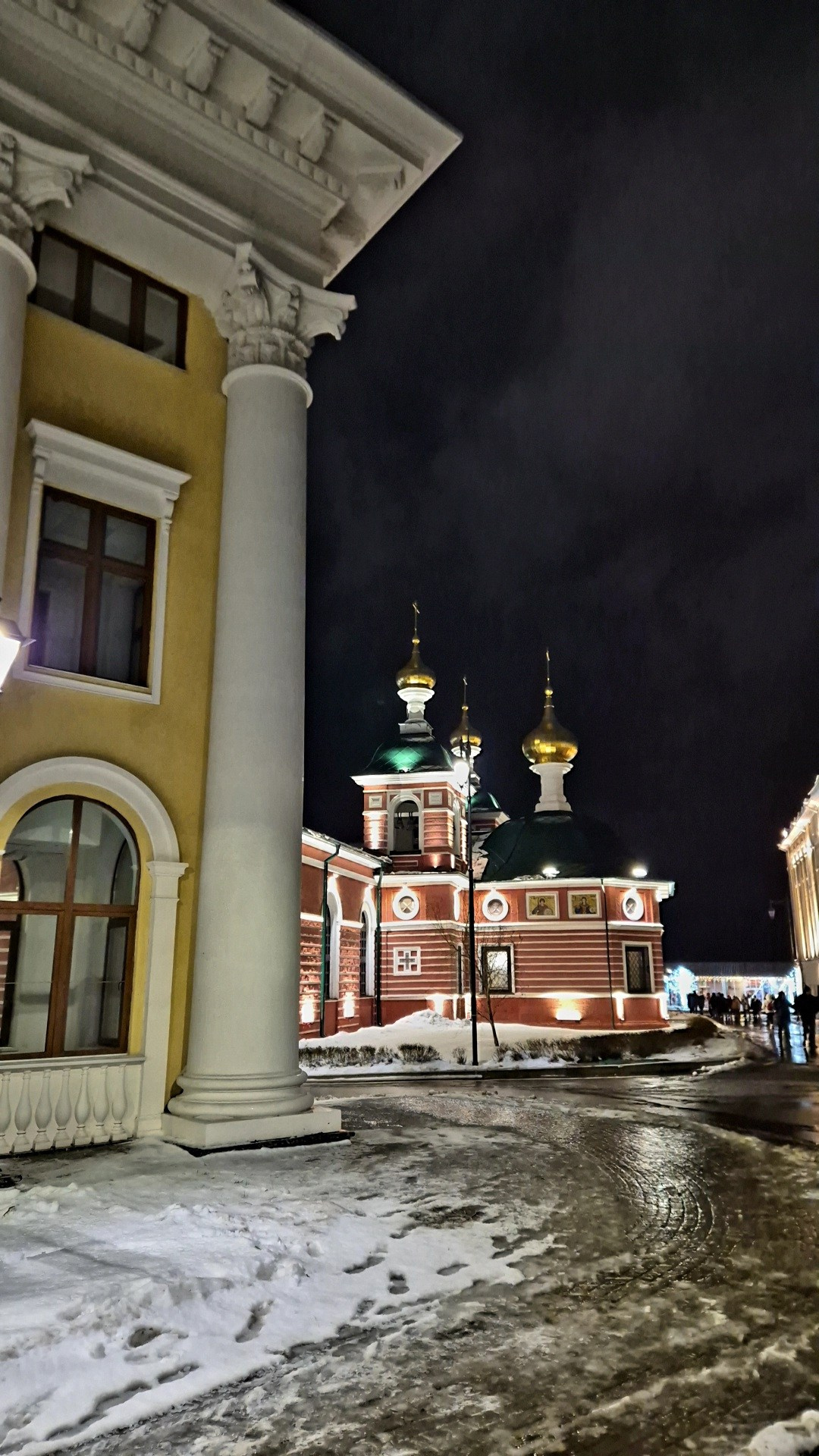 Никольская церковь. В Кремле восстановили фуникулер. Он работал в начале XX в, а потом разобрали. В 2024 он открылся уже не как транспортное средство, а для развлечения публики