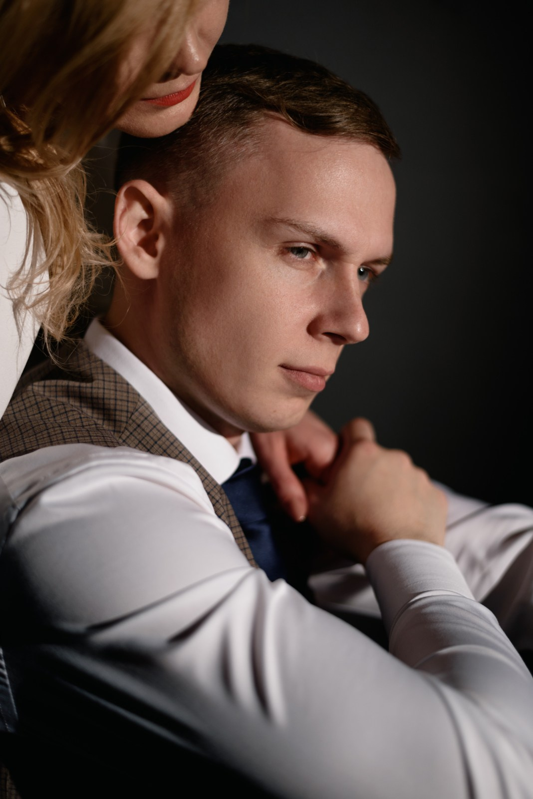 Свадебная фотосессия в стиле минимализм в Тюмени — Максим и Таня — Фотограф Дарья Мустафина. Фотограф Дарья Мустафина, Тюмень