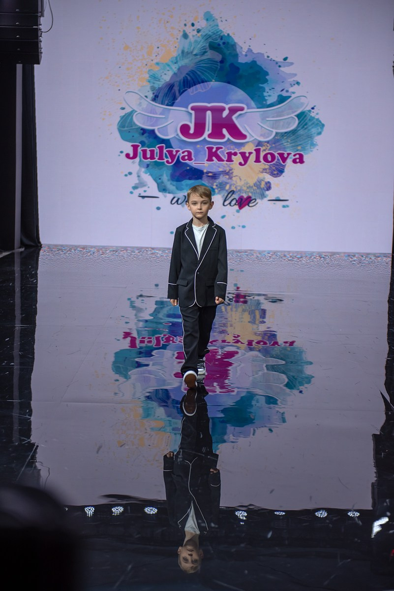 SochiFashionWeek2024 дизайнер Юлия Крылова. Семейный и коммерческий фотограф в Сочи Александр Бодунов