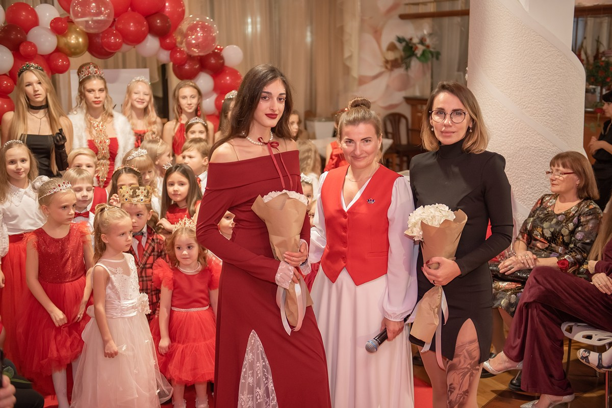 Выпускной в детской школе моделей HAPPYkids 2024. Семейный и коммерческий фотограф в Сочи Александр Бодунов