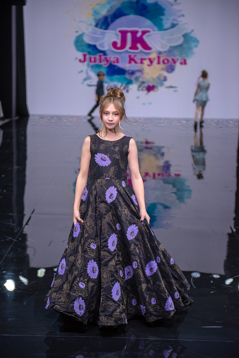 SochiFashionWeek2024 дизайнер Юлия Крылова. Семейный и коммерческий фотограф в Сочи Александр Бодунов