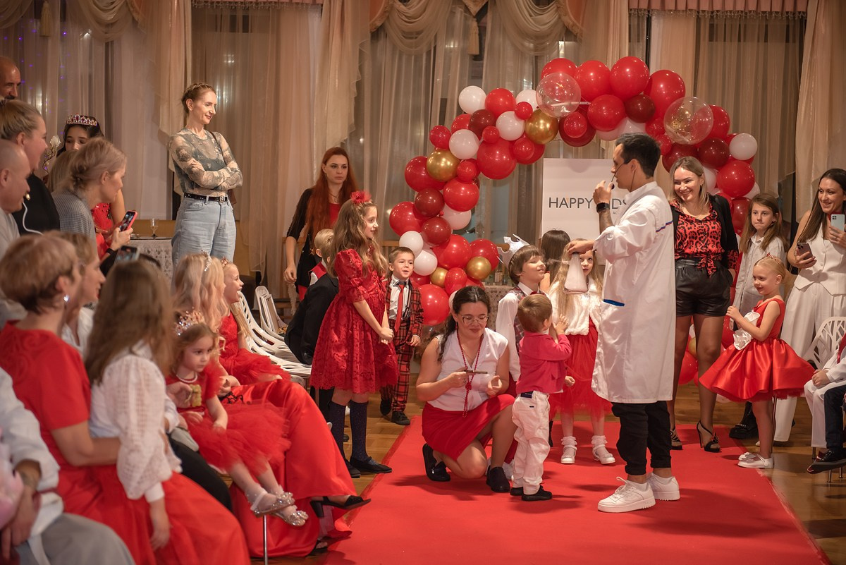 Выпускной в детской школе моделей HAPPYkids 2024. Семейный и коммерческий фотограф в Сочи Александр Бодунов